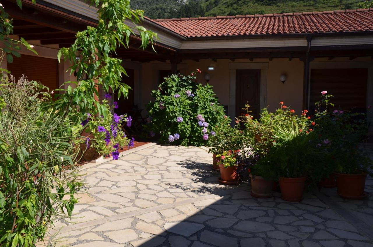 Hotel Arenas De Cabrales- Apartamentos Esterno foto